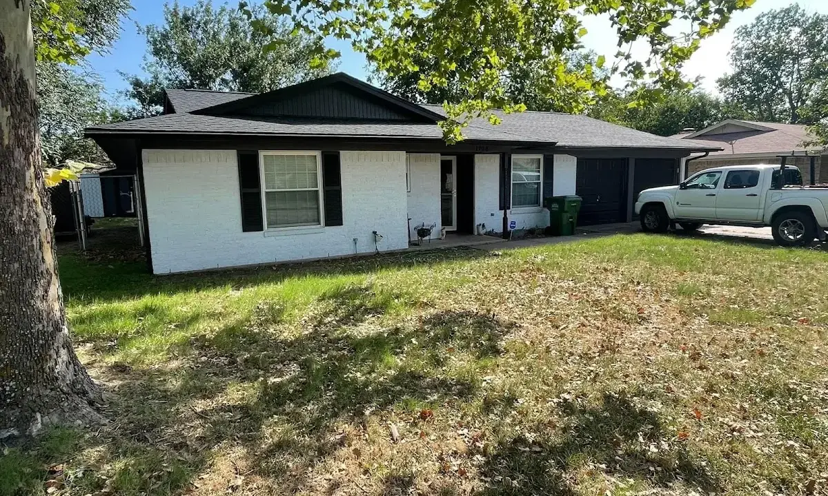 Professional roofing crew working on a residential roof in Antwerp